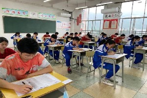 武汉有名的高三复读机构老师谈高考作文《红楼梦》片段