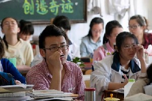 《中国诗词大会4》董卿教科书式唯美开场词哪一句你会用到高考作文里？
